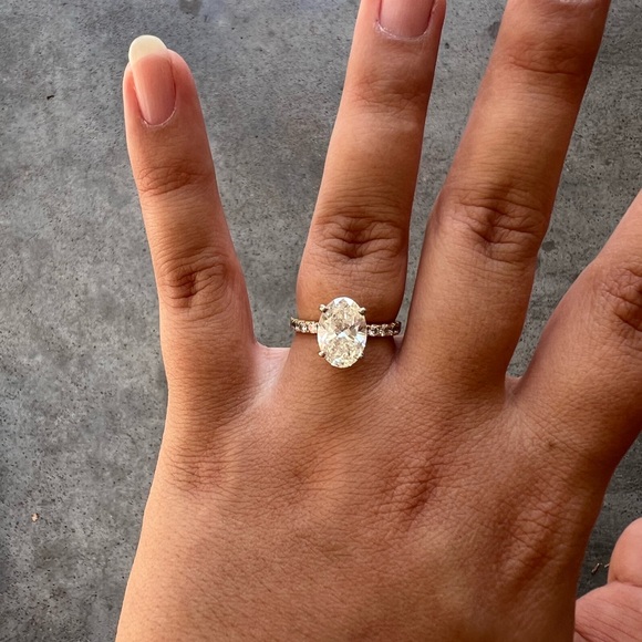 Elegant Rose Gold Diamond Ring - Picture 6 of 6